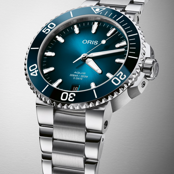 Aquis Date Calibre 400 Blue 41.5MM Watch