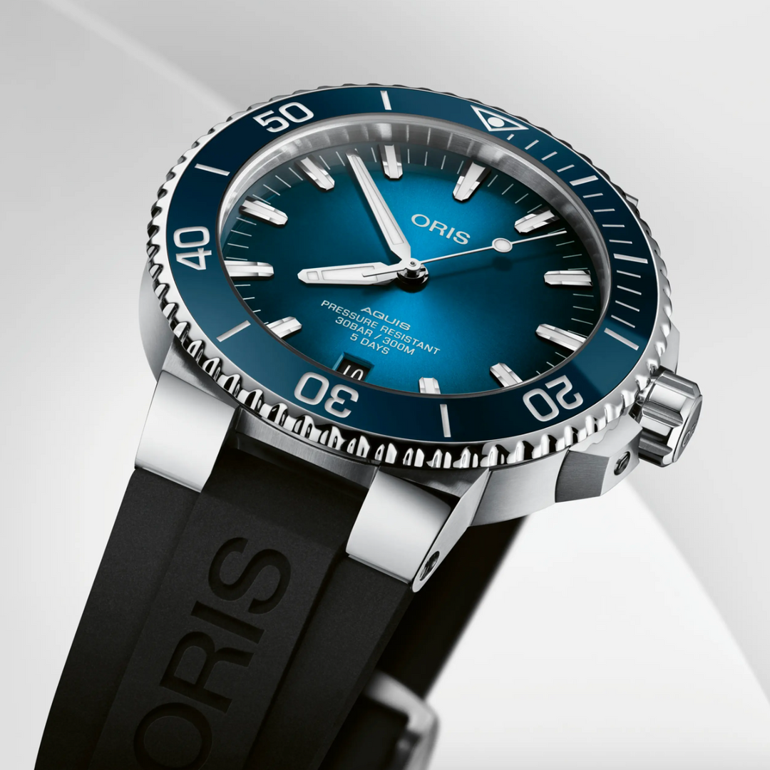 Aquis Date Calibre 400 Blue/Black 43.5MM Watch