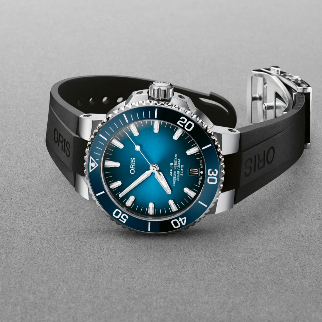 Aquis Date Calibre 400 Blue/Black 43.5MM Watch