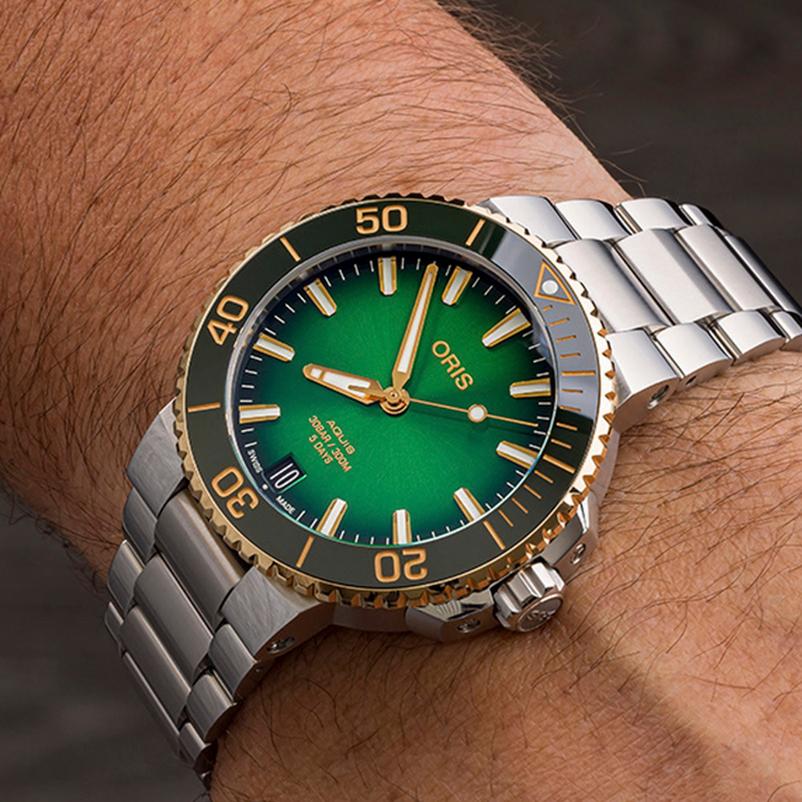 Aquis Date Calibre 400 Green Dial 41.5MM Watch
