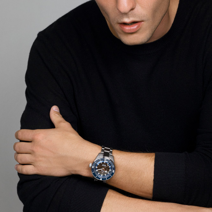 Captain Cook Round Ceramic/Titanium 43MM Watch