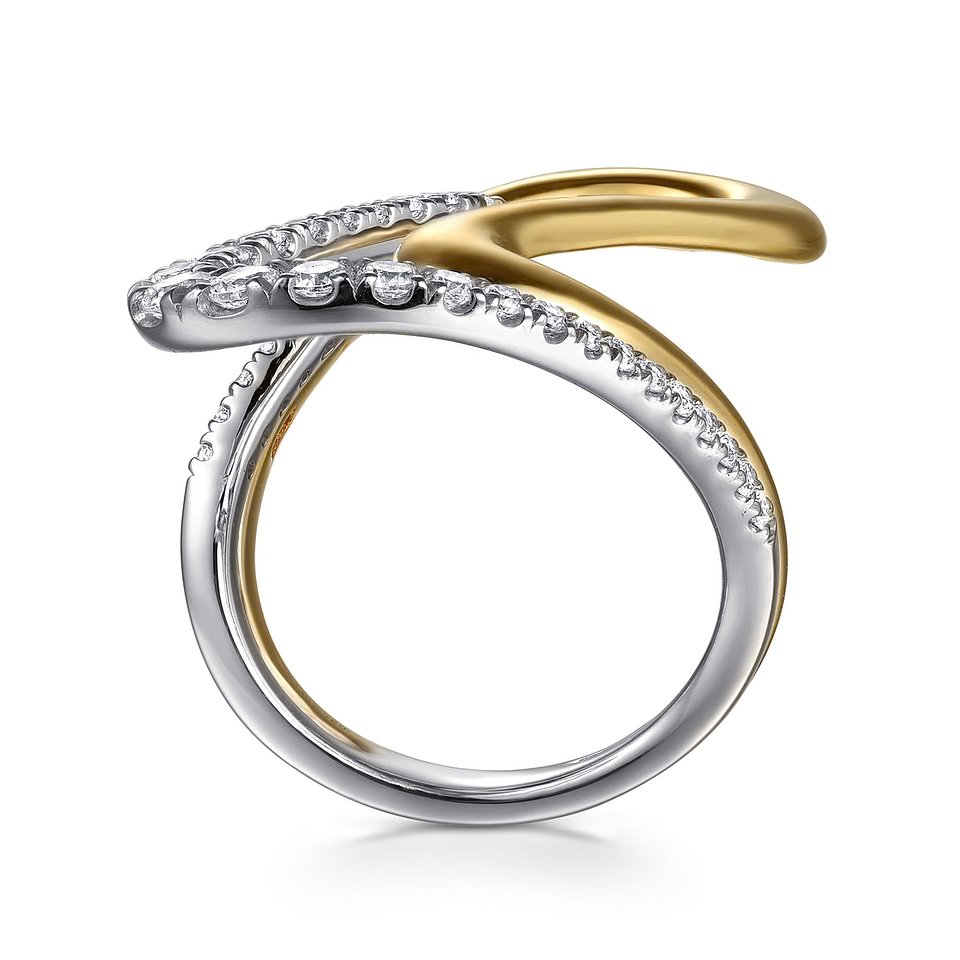 Twisted Statement Diamonds Ring