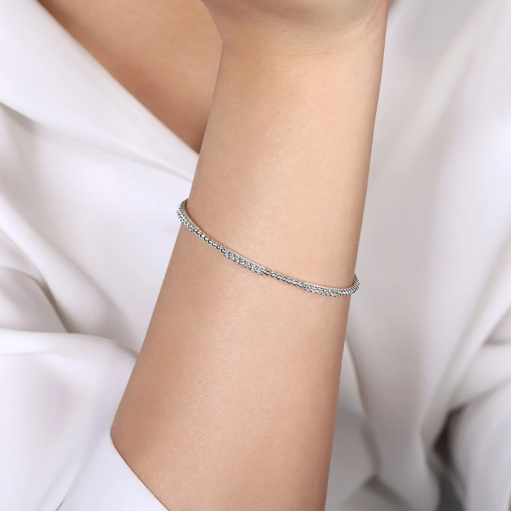 14K White Gold Bujukan Diamond Stations Bangle