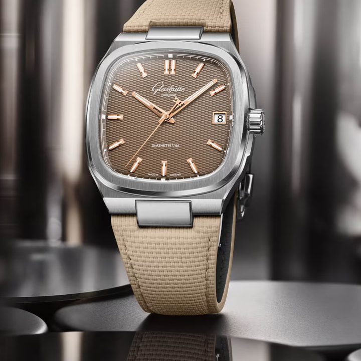 Seventies Beige Dial and Strap 39x39MM Watch