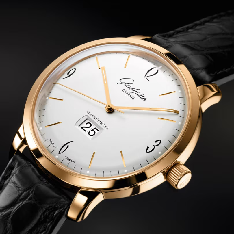 Sixties Panorama Date Watch, 42MM